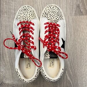 Vintage Havanas  White and Black Sneakers with Red Star Laces